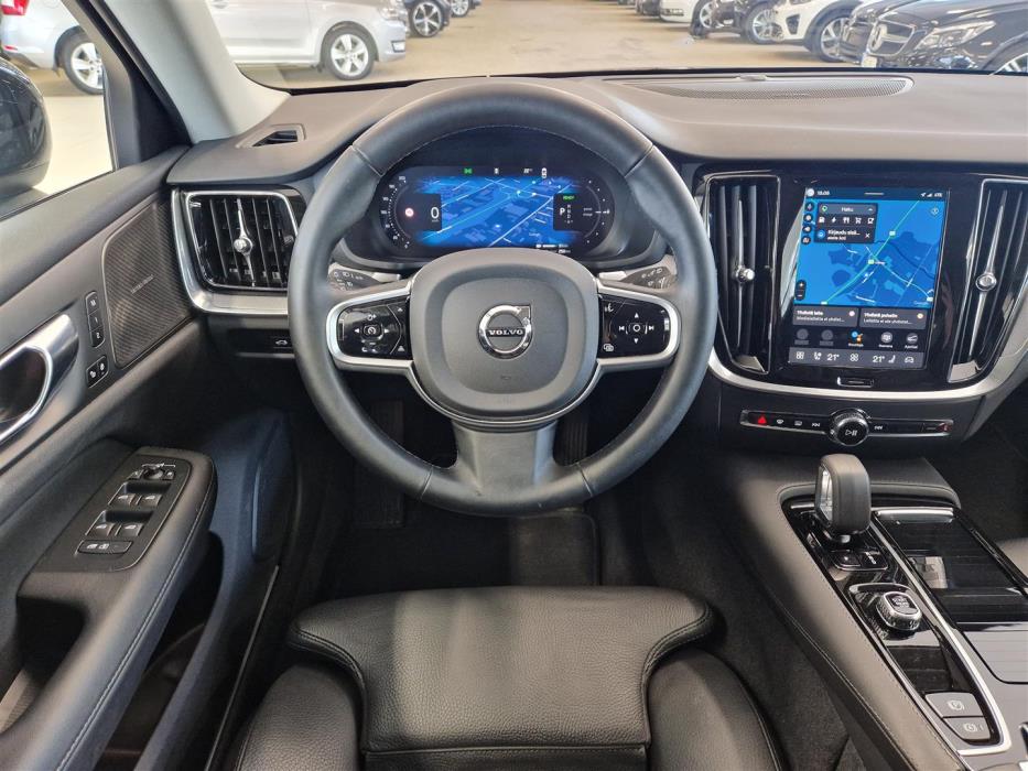 Volvo V60 2025
