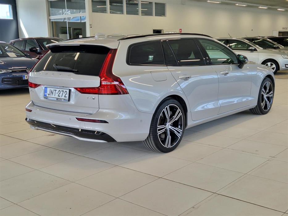 Volvo V60 2025
