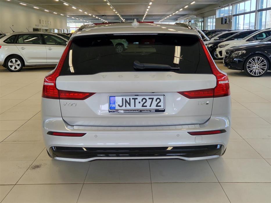 Volvo V60 2025