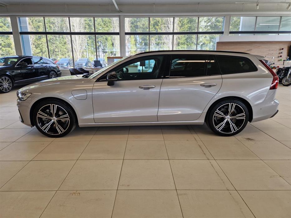 Volvo V60 2025
