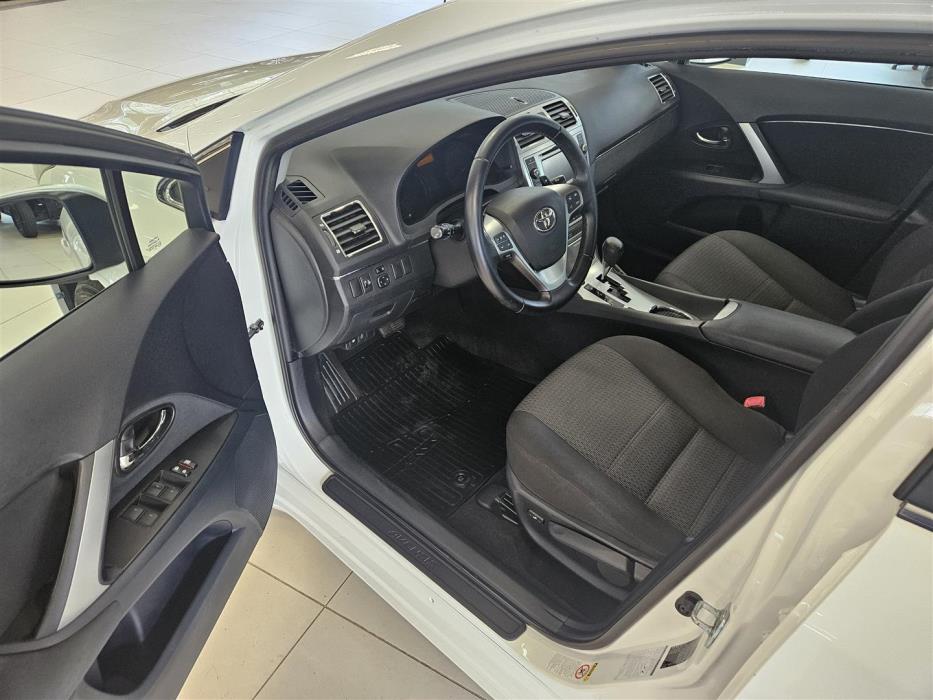 Toyota Avensis 2013