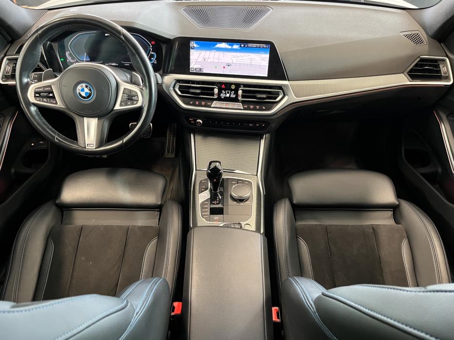 BMW 330 2021