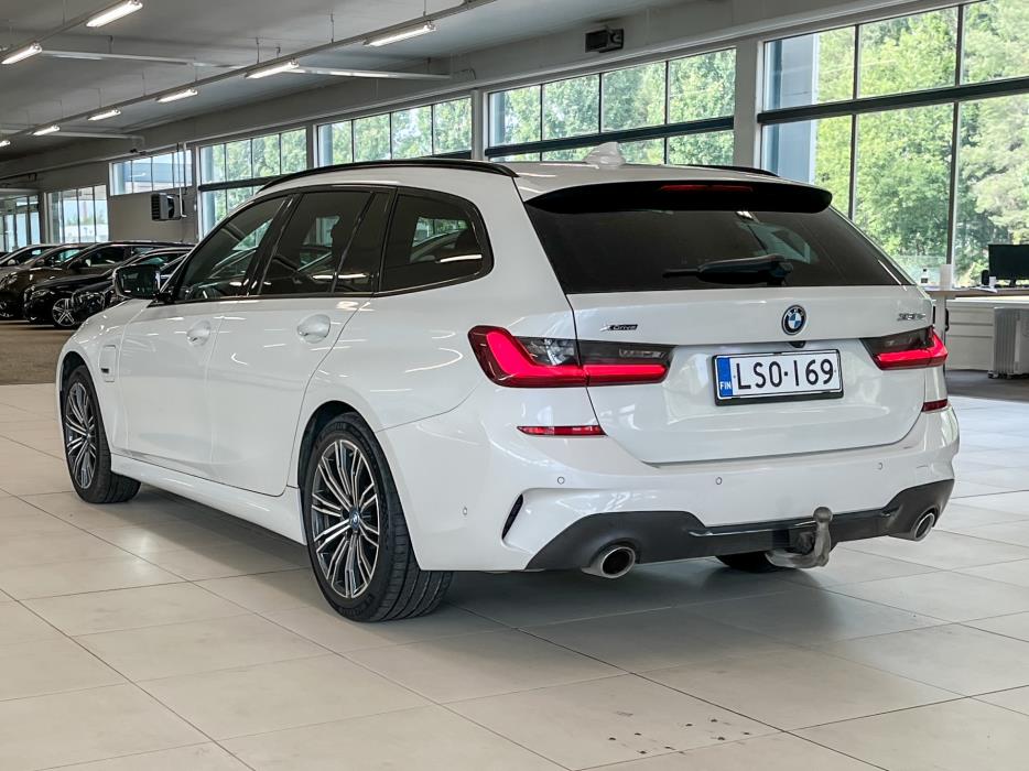BMW 330 2021