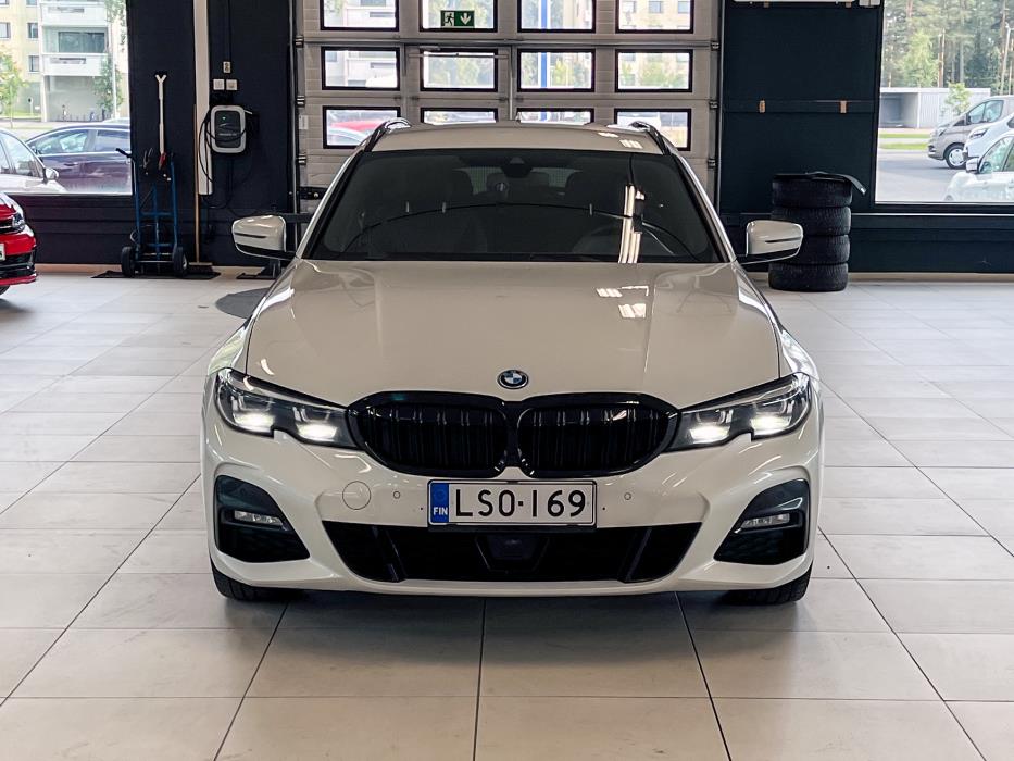 BMW 330 2021