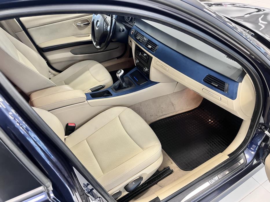BMW 318 2009