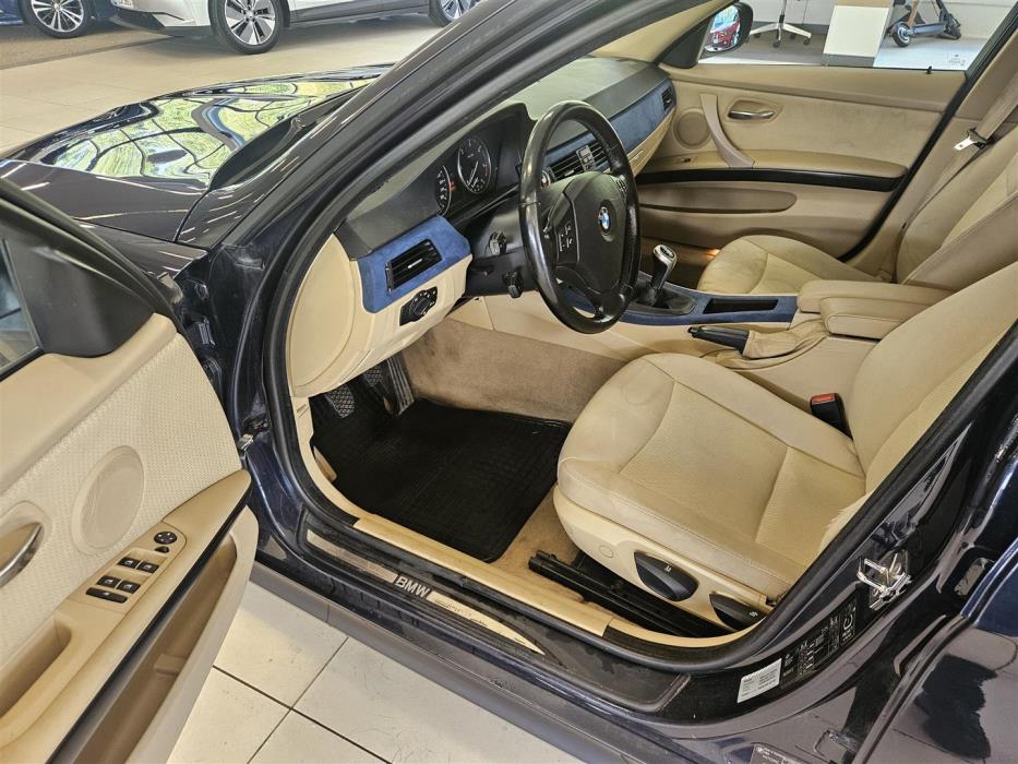 BMW 318 2009