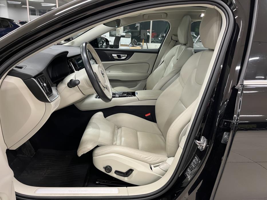 Volvo V60 2022