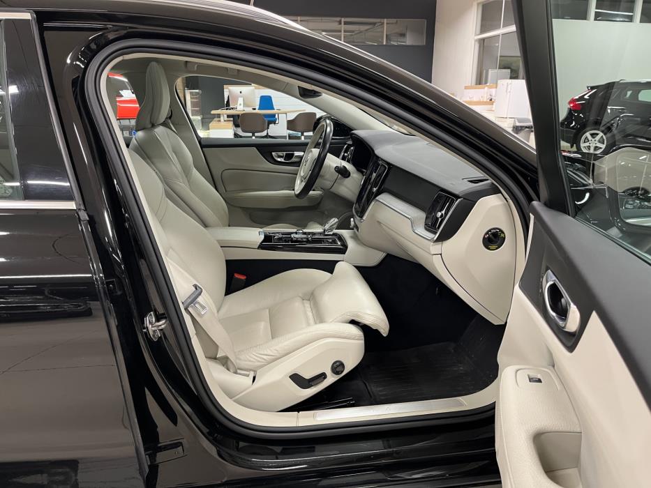 Volvo V60 2022