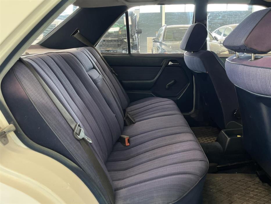 Mercedes-Benz 200 1985