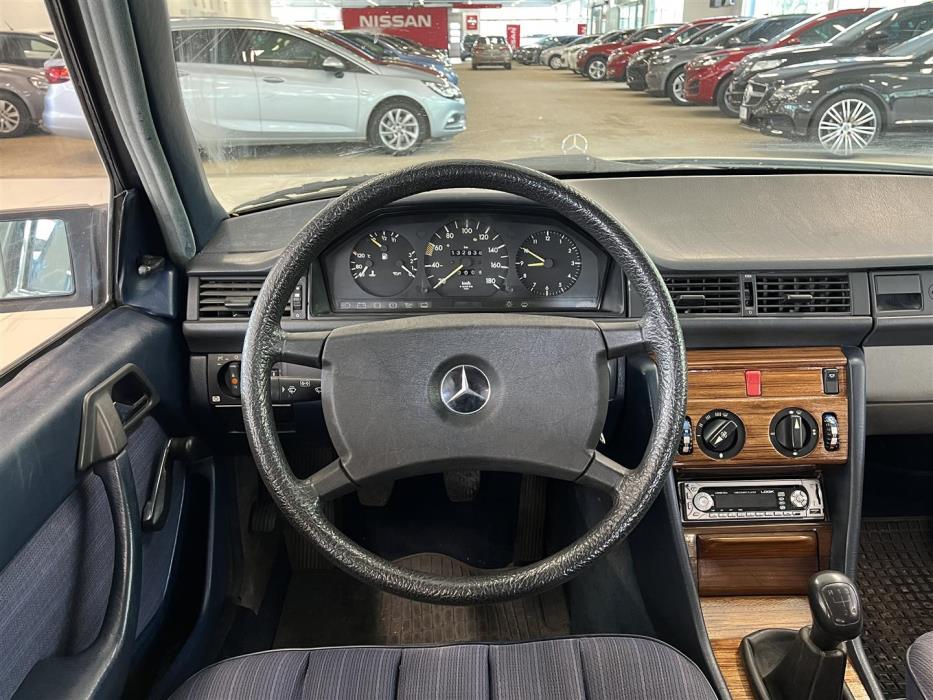 Mercedes-Benz 200 1985