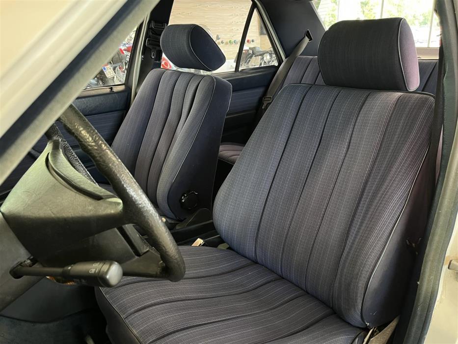 Mercedes-Benz 200 1985