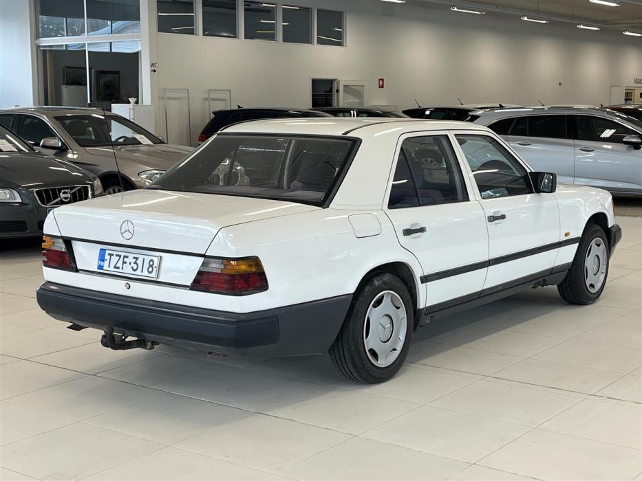 Mercedes-Benz 200 1985