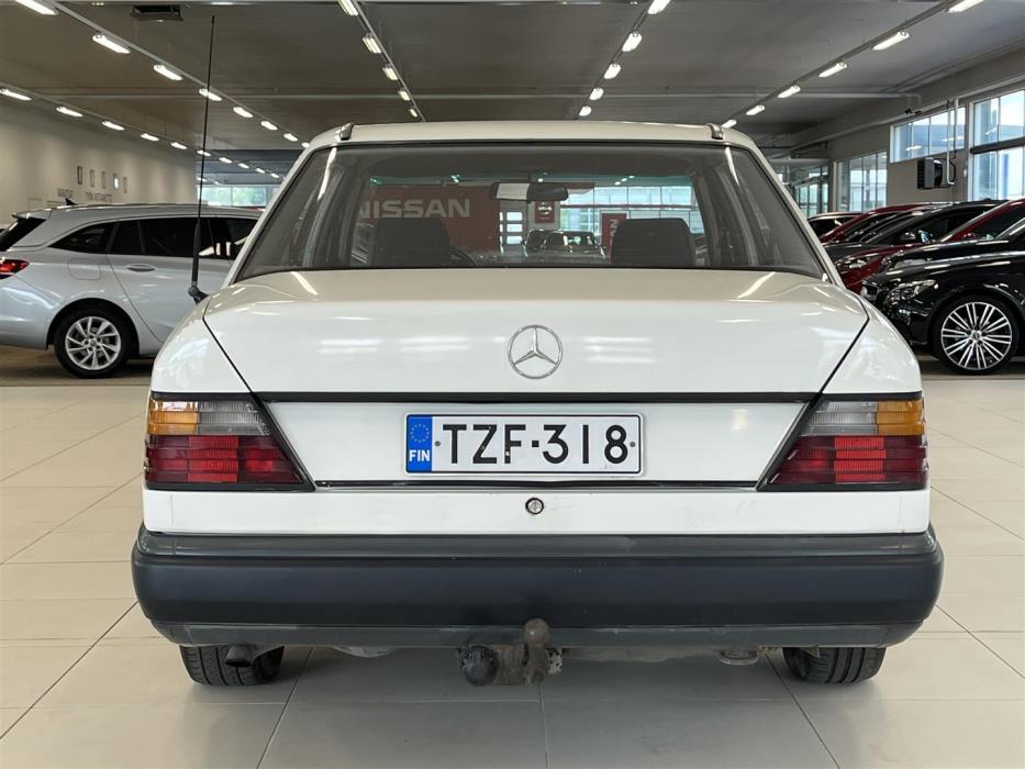 Mercedes-Benz 200 1985