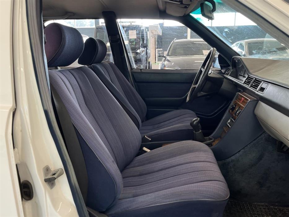 Mercedes-Benz 200 1985