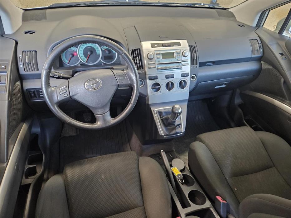 Toyota Corolla Verso 2005