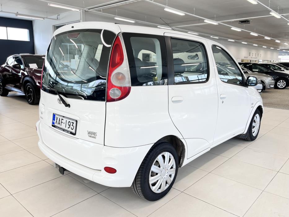 Toyota Yaris Verso 2002
