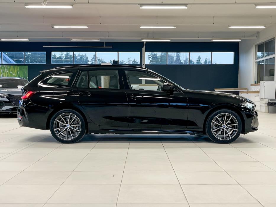 BMW 330 2025