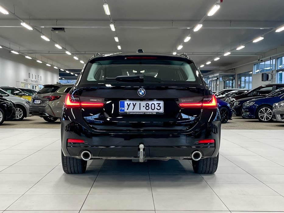 BMW 330 2025