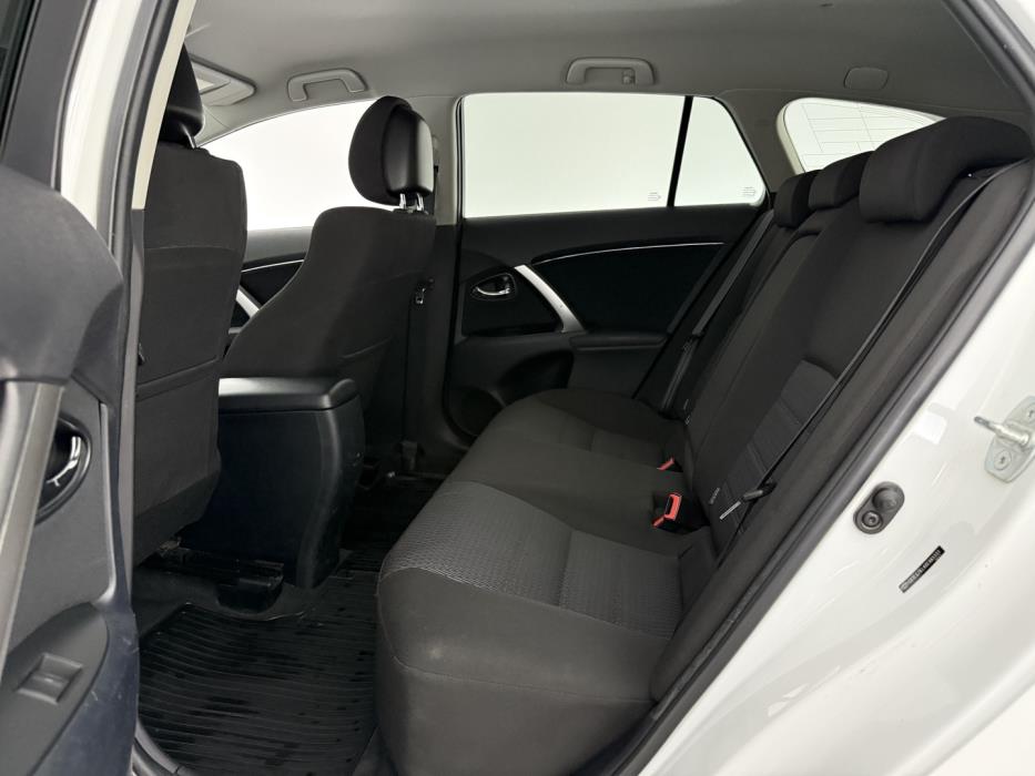 TOYOTA Avensis 2012