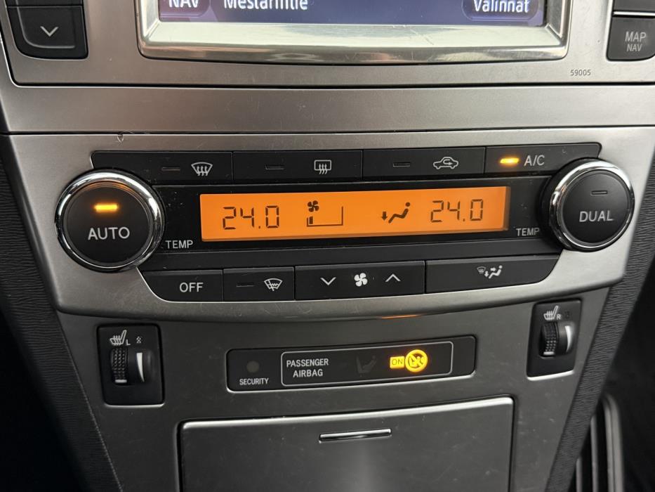 TOYOTA Avensis 2012