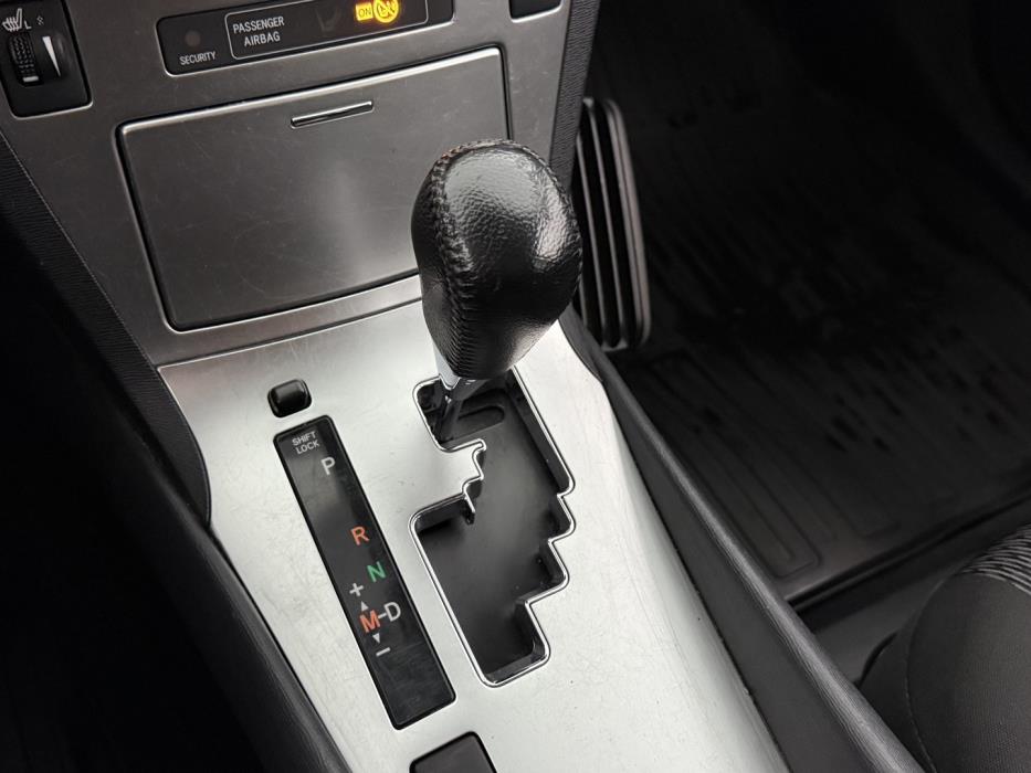 TOYOTA Avensis 2012