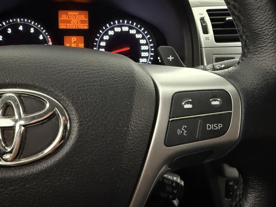 TOYOTA Avensis 2012
