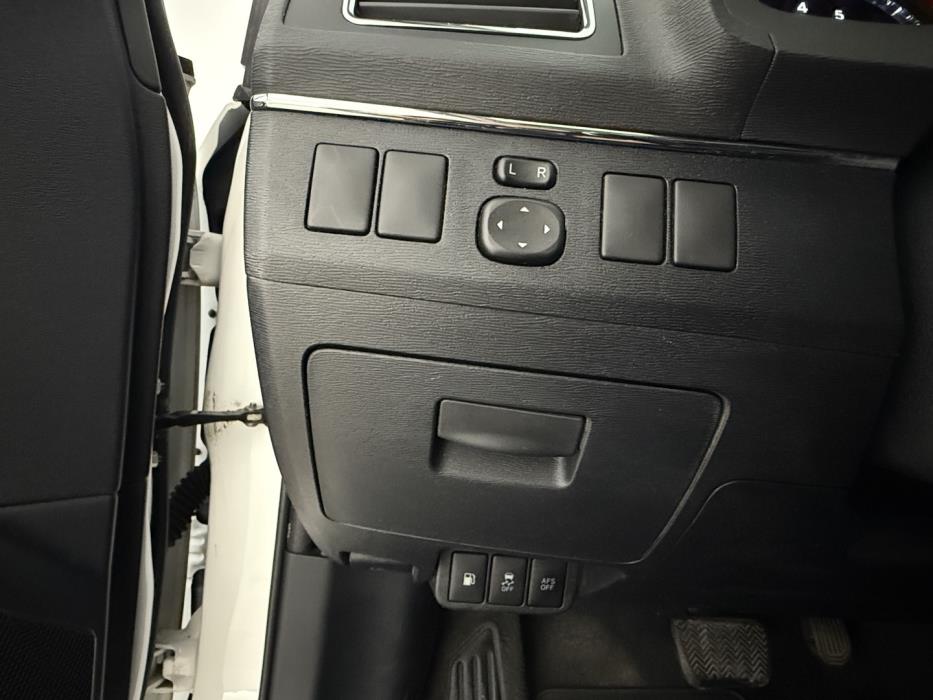 TOYOTA Avensis 2012