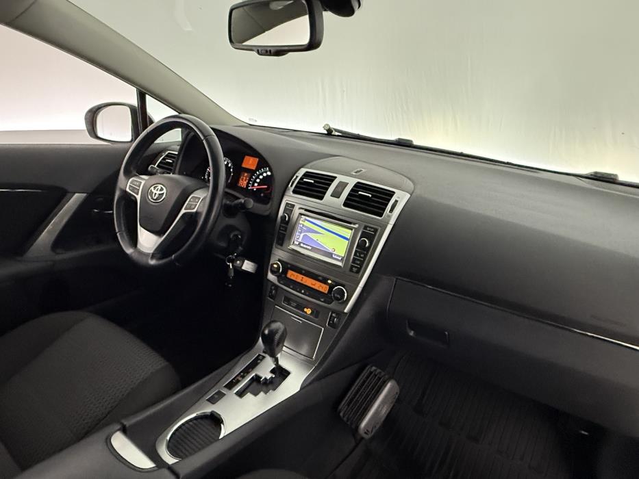 TOYOTA Avensis 2012