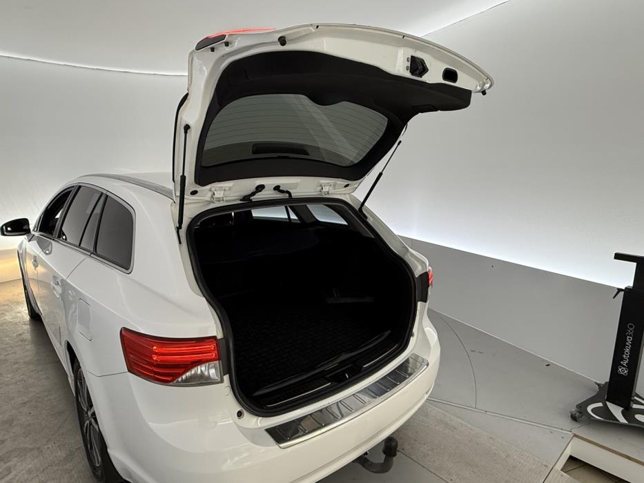 TOYOTA Avensis 2012