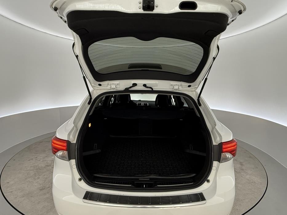 TOYOTA Avensis 2012