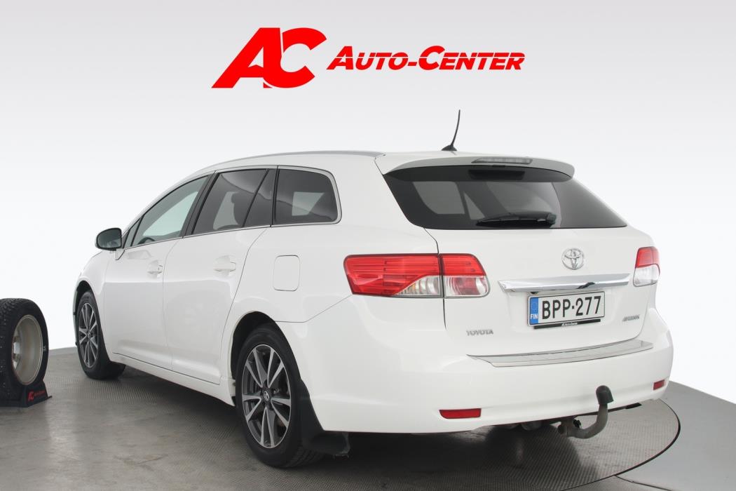 TOYOTA Avensis 2012