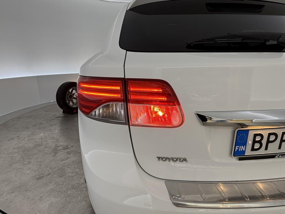 TOYOTA Avensis 2012
