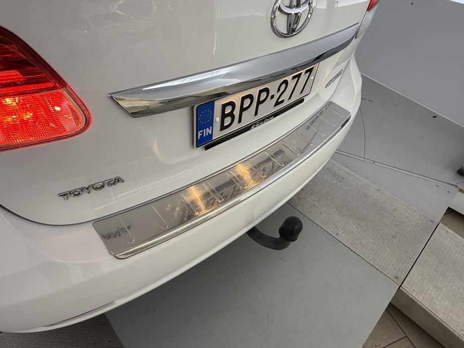 TOYOTA Avensis 2012