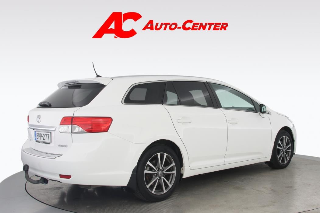 TOYOTA Avensis 2012