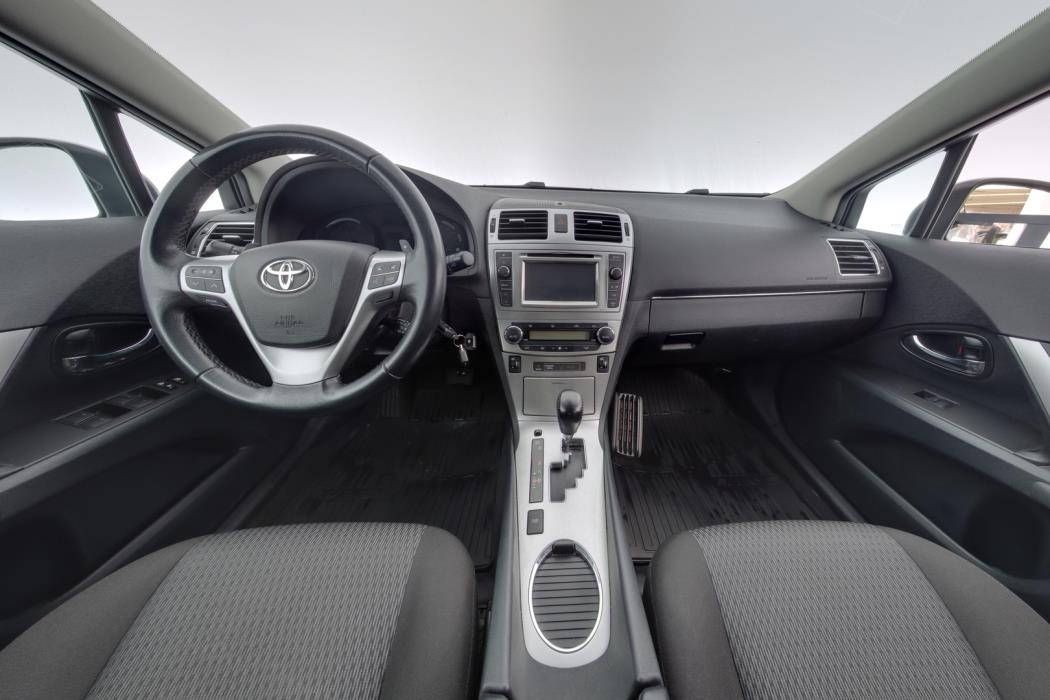 TOYOTA Avensis 2012