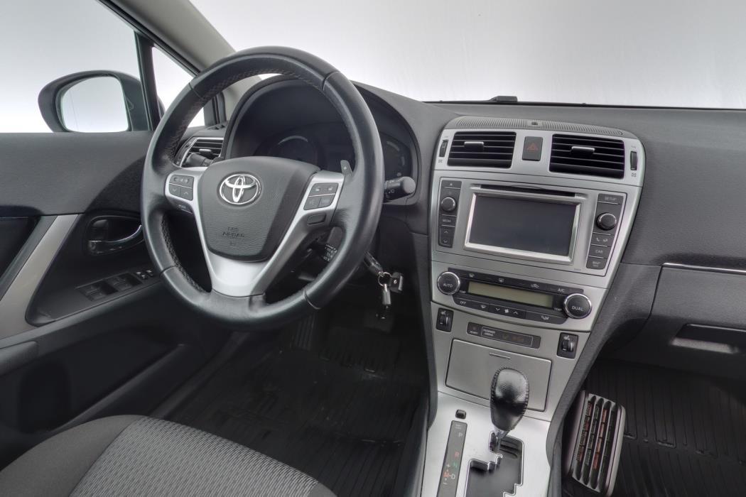 TOYOTA Avensis 2012