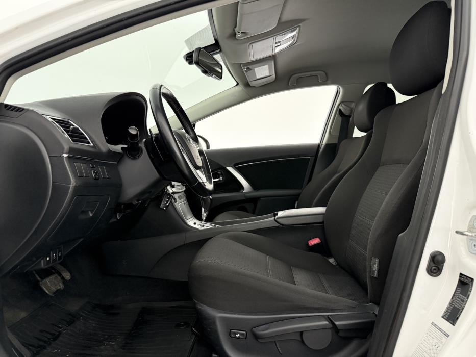 TOYOTA Avensis 2012