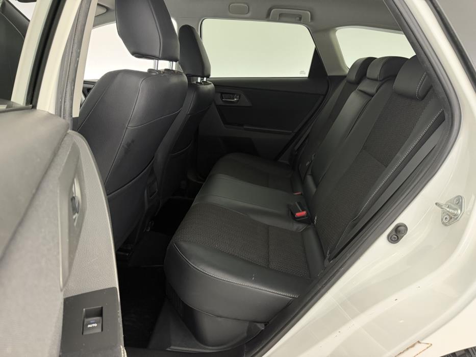 TOYOTA Auris 2015