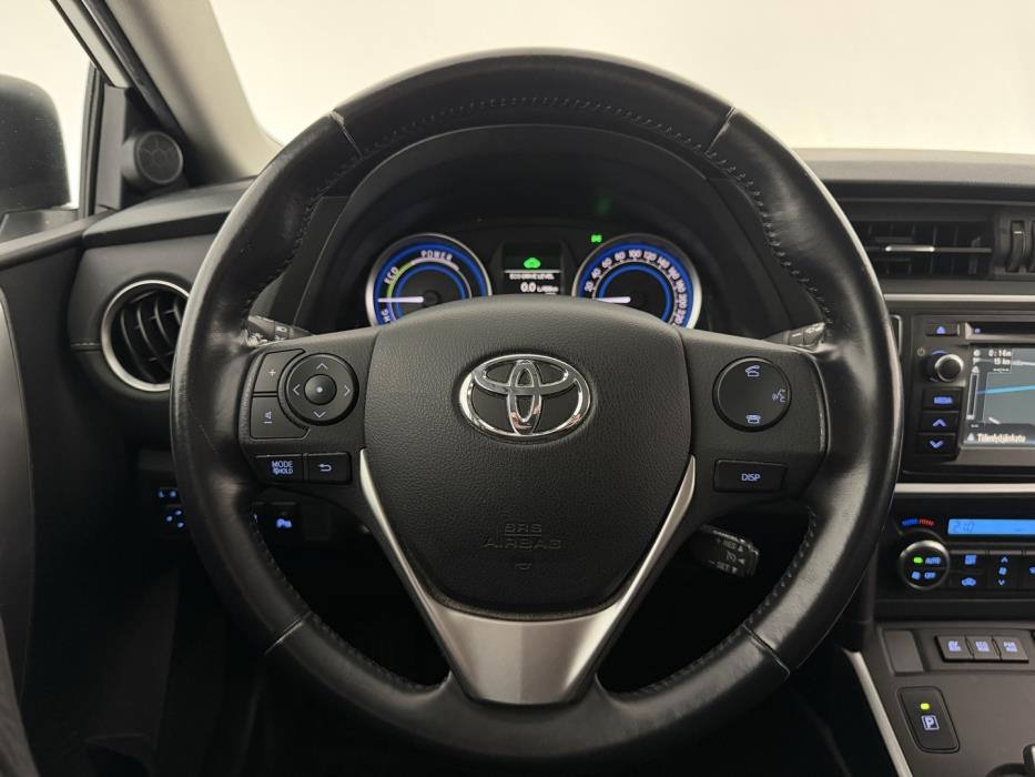 TOYOTA Auris 2015