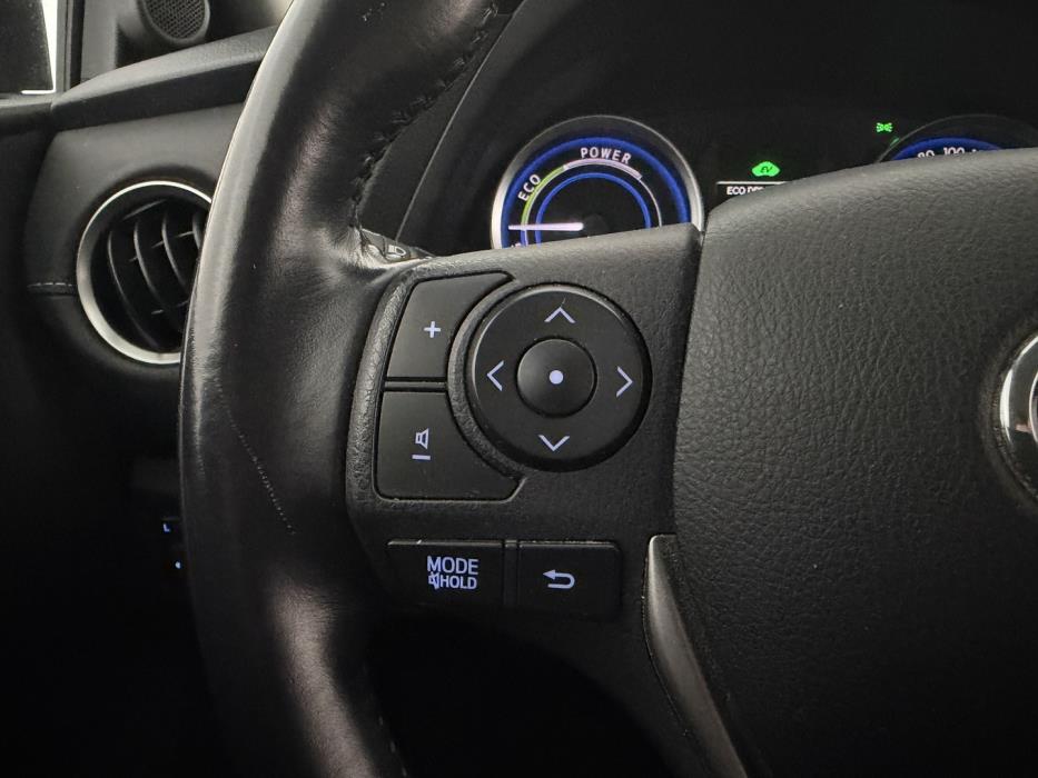 TOYOTA Auris 2015