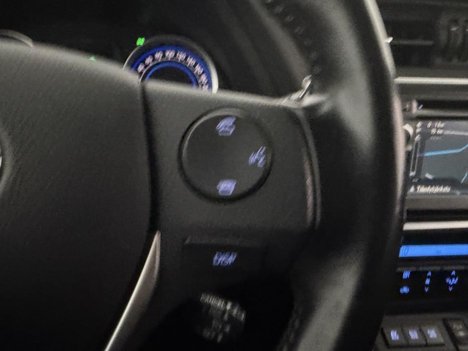 TOYOTA Auris 2015