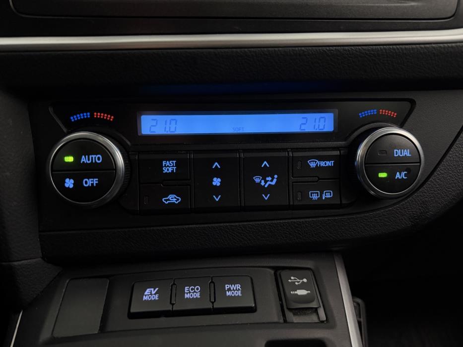 TOYOTA Auris 2015