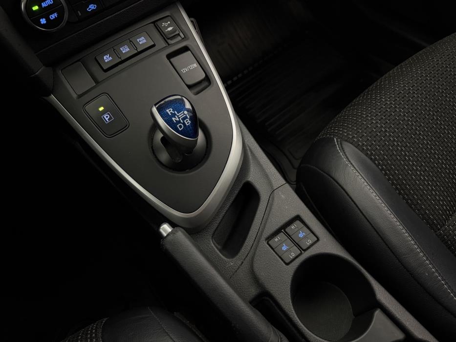TOYOTA Auris 2015