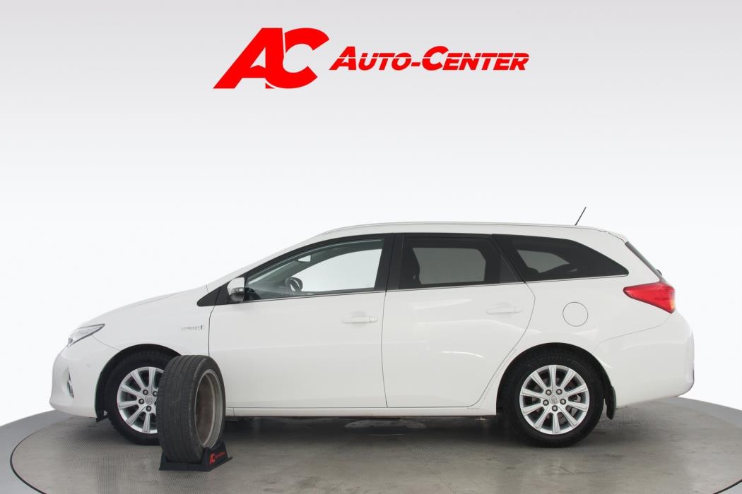 TOYOTA Auris 2015