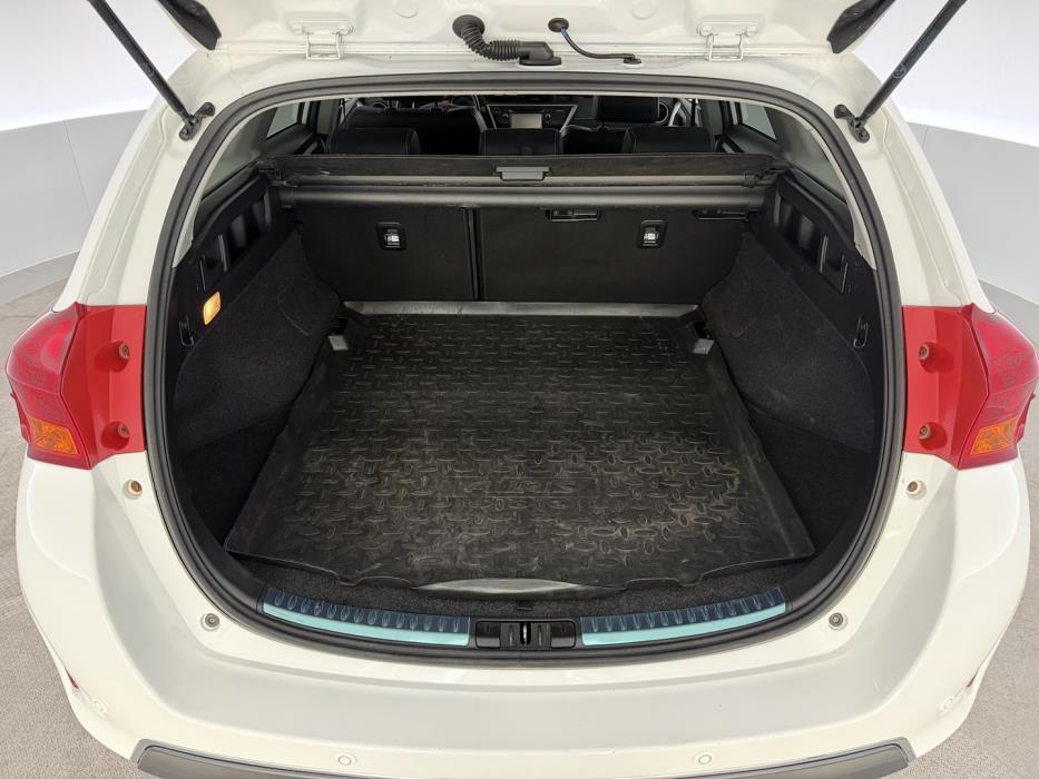 TOYOTA Auris 2015