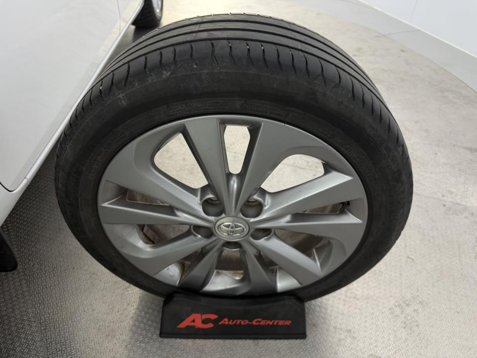TOYOTA Auris 2015