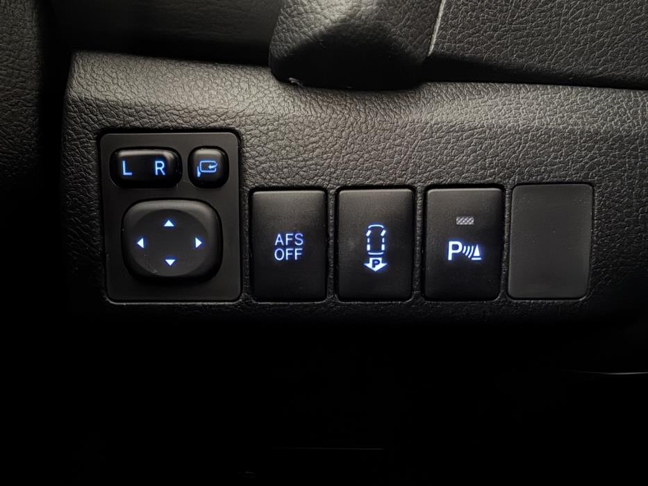 TOYOTA Auris 2015