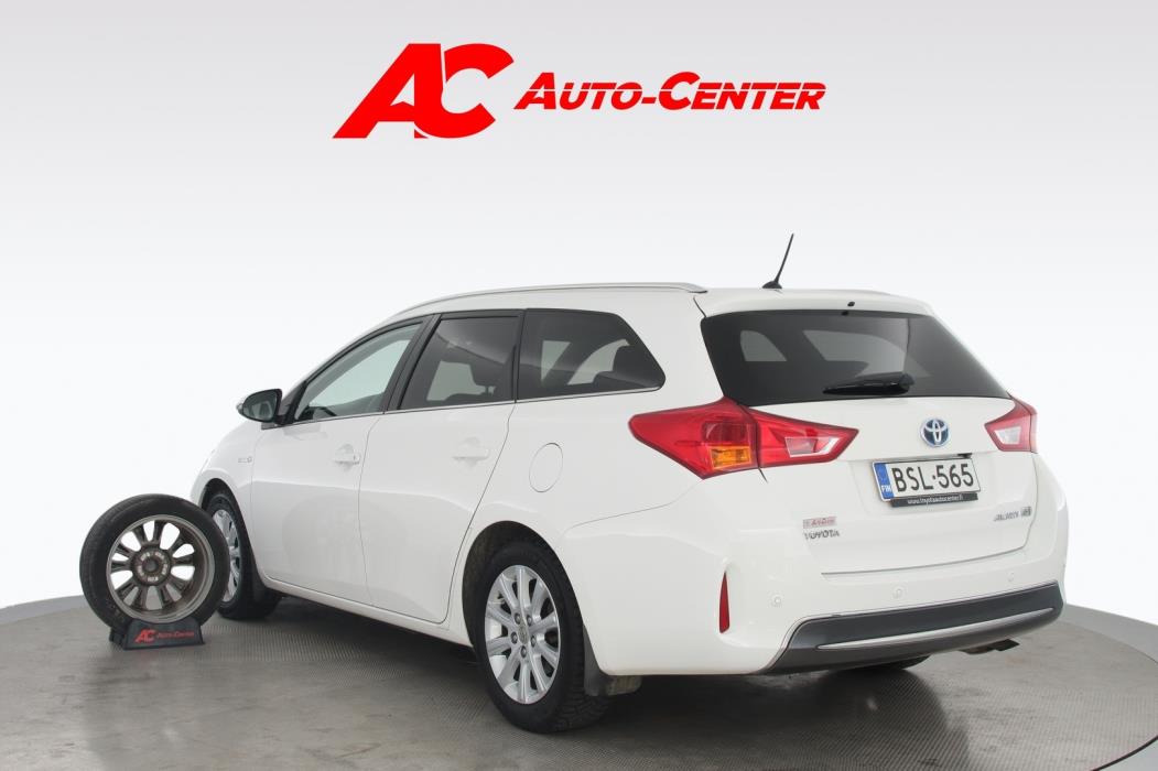 TOYOTA Auris 2015