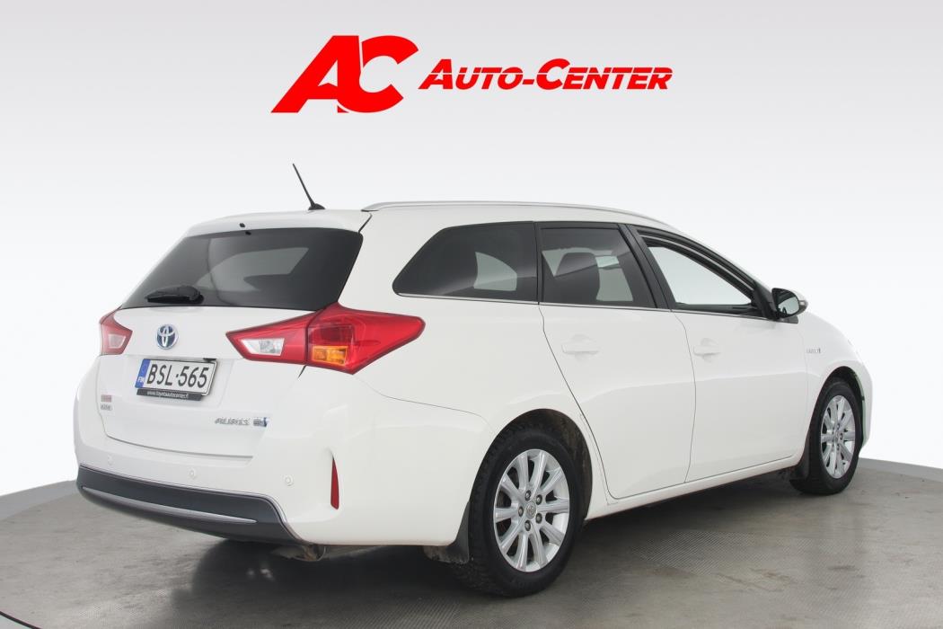 TOYOTA Auris 2015