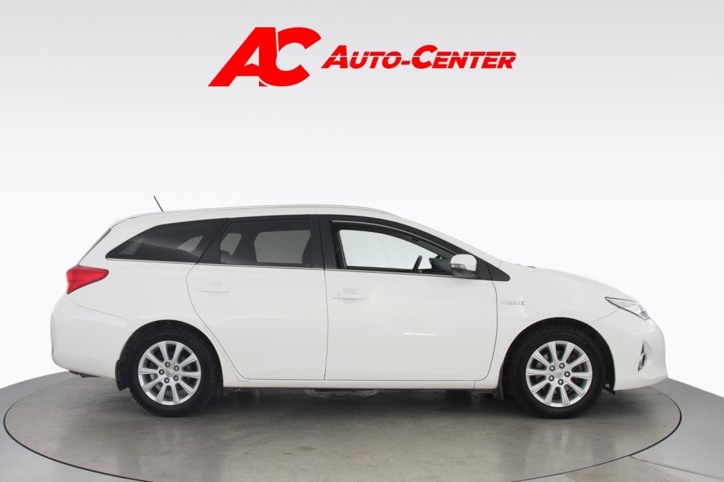TOYOTA Auris 2015